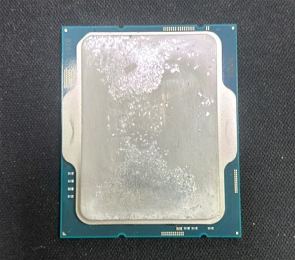 i9-14900K 表面被液态金属腐蚀：Intel 直接拒保！无话可说 - 第 1 张图片 - 小家生活风水网